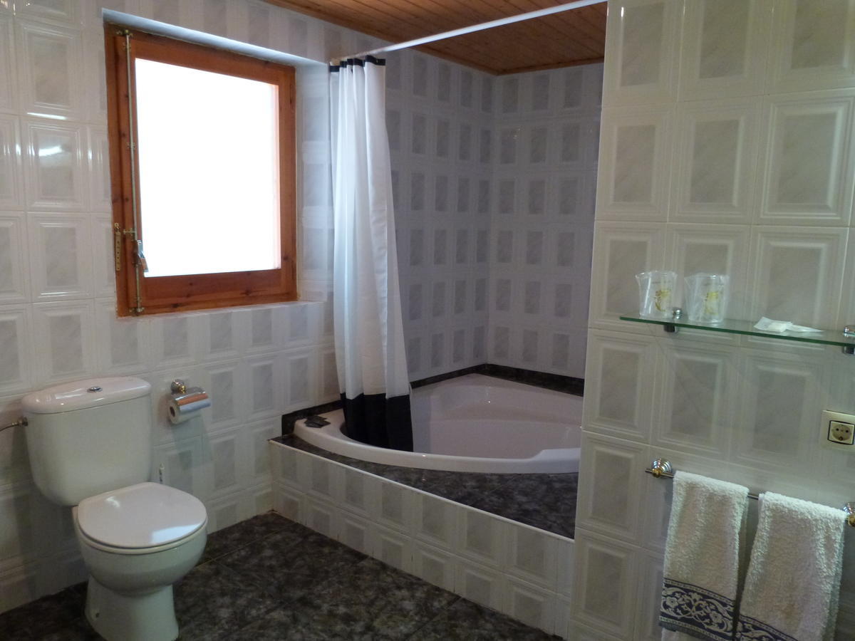 Ca L'Amadeu Hotel Vilanova d'Escornalbou Habitación foto